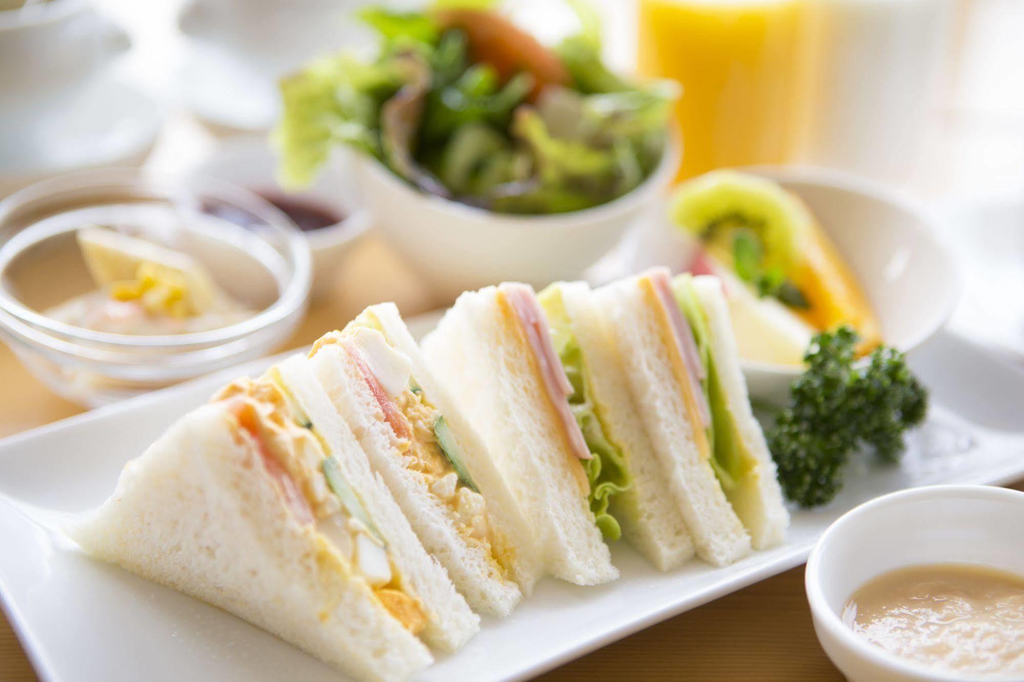 Shin Osaka Station Hotel Annex Екстериор снимка